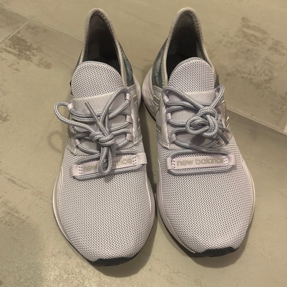 New balance Fresh Foam women’s sneaker size 5 1/2 - Picture 2 of 6